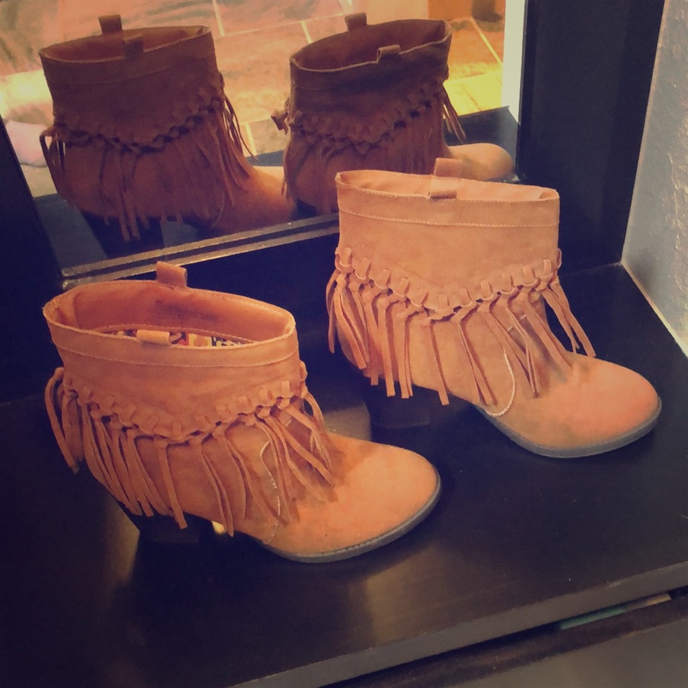 Boots with fringe